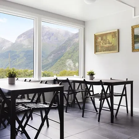 Trolltunga Hostel