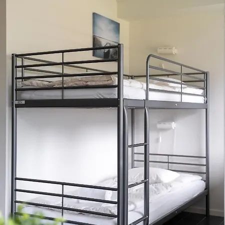 بيت شباب Trolltunga *